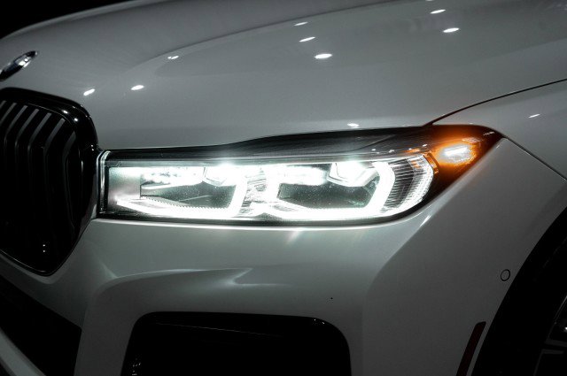 Used 2021 BMW 740i w/ M Sport Package RWD image 8