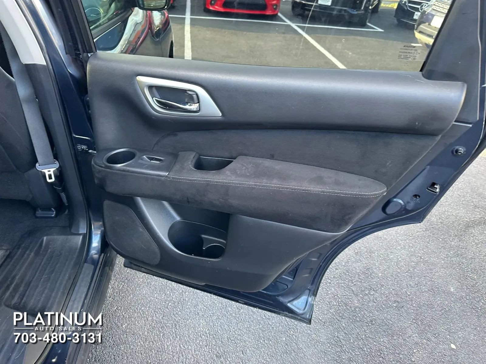 Used 2015 Nissan Pathfinder SV FWD image 17