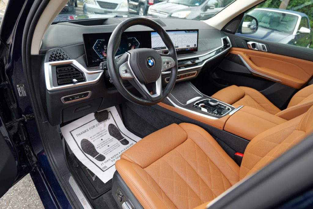 Used 2024 BMW X7 xDrive40i w/ Premium Package AWD/4WD image 19