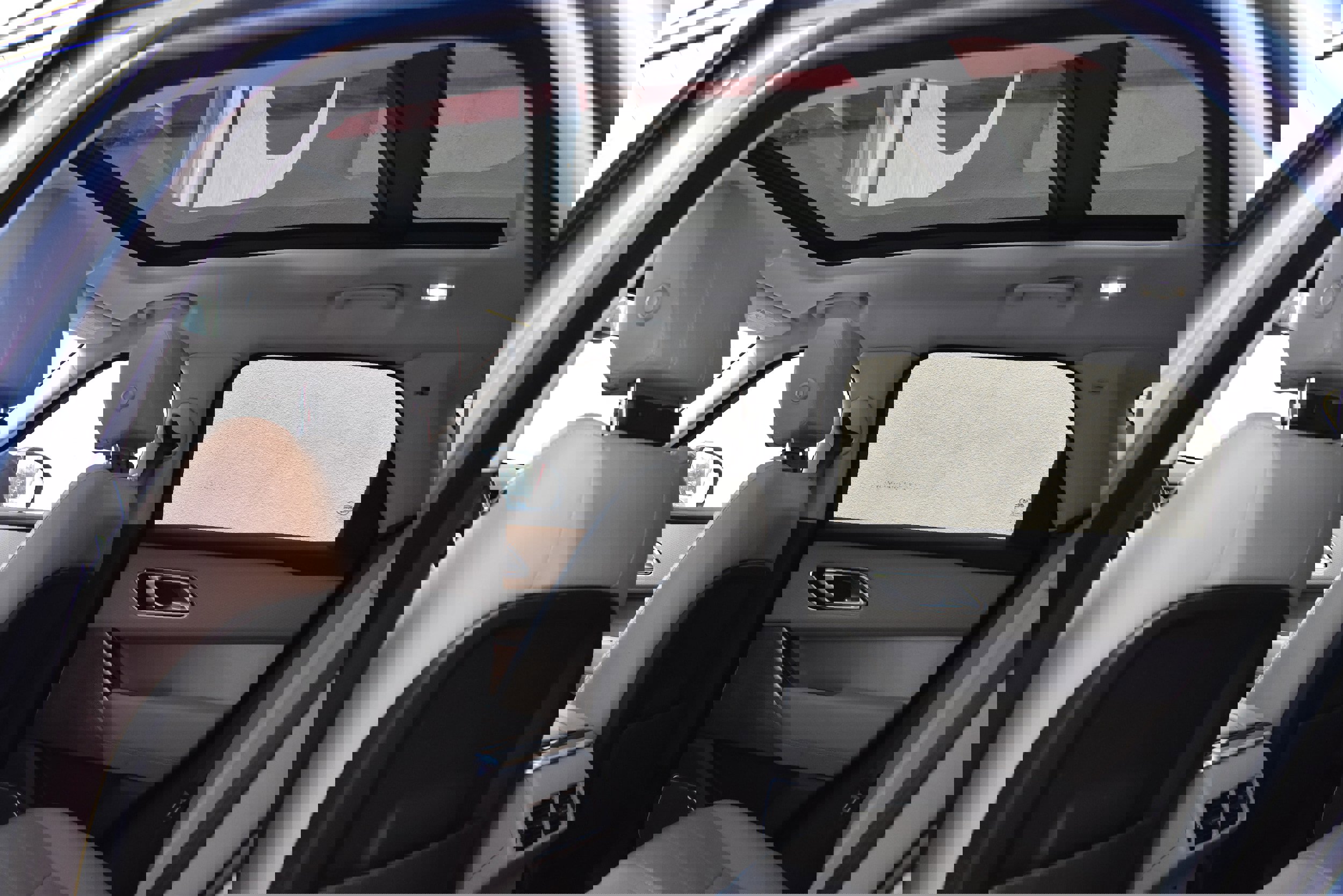 Used 2019 Land Rover Range Rover Velar R-Dynamic SE AWD/4WD image 22