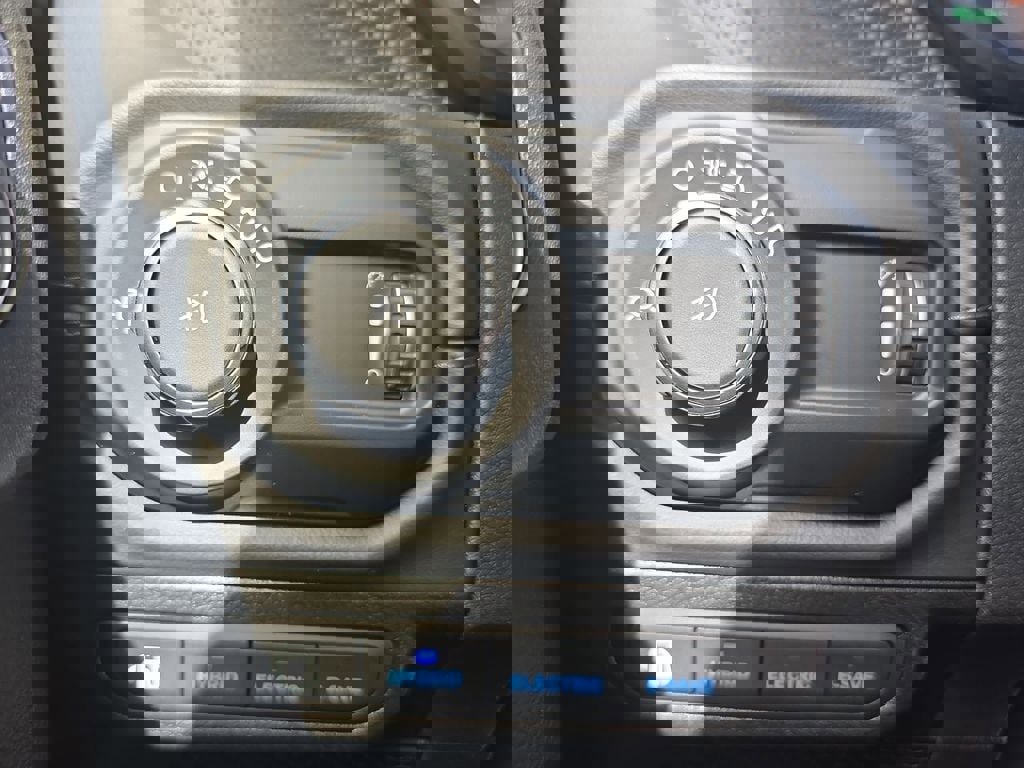 New 2025 Jeep Wrangler Unlimited Rubicon 4xe w/ Technology Group image 25