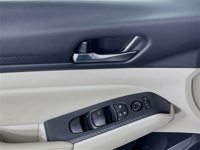 Used 2025 Nissan Altima 2.5 SV image 18