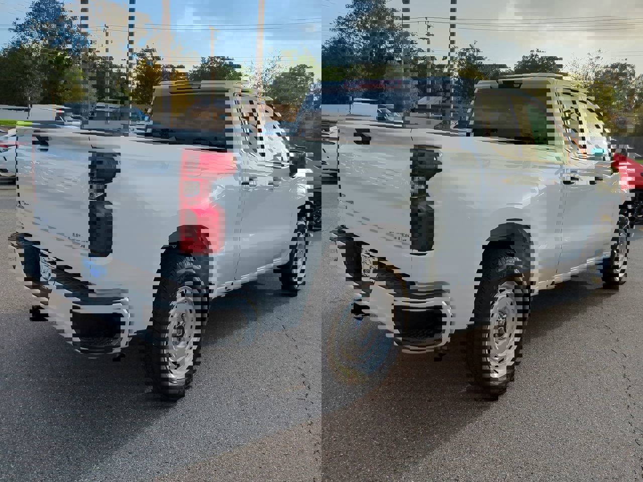 Used 2025 Chevrolet Silverado 1500 Custom image 4