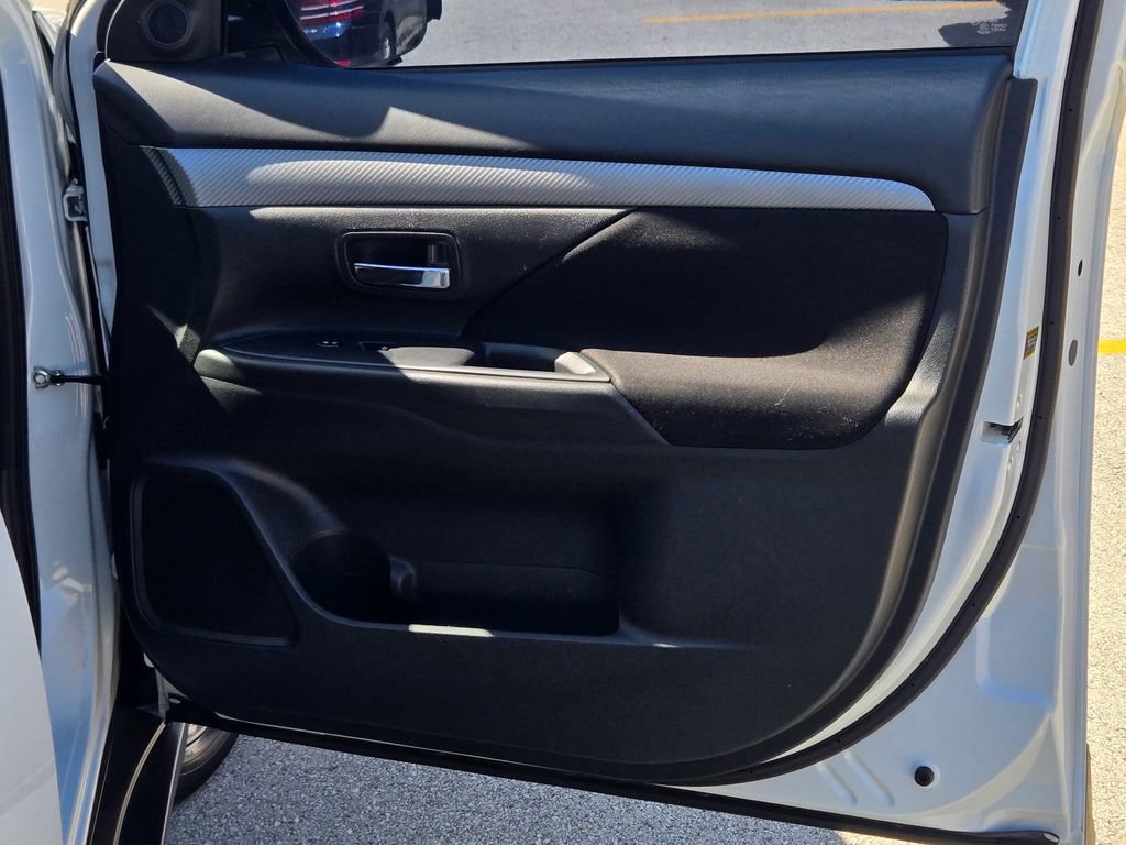 Used 2018 Mitsubishi Outlander SE FWD image 7