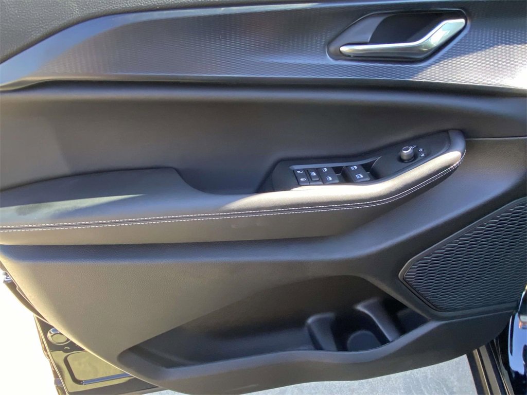 New 2025 Jeep Grand Cherokee L Laredo image 38