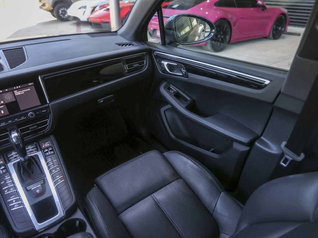 Certified 2021 Porsche Macan image 38