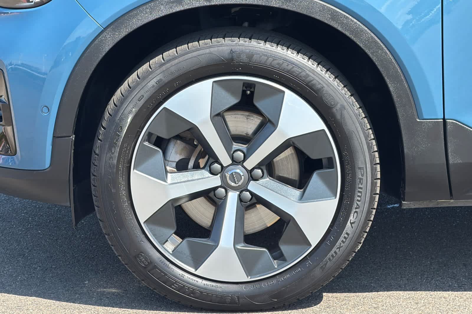 Used 2024 Volvo XC40 B5 Plus AWD/4WD image 31