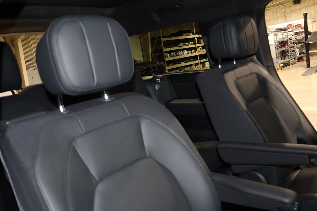 Used 2025 Land Rover Defender 130 V8 image 41