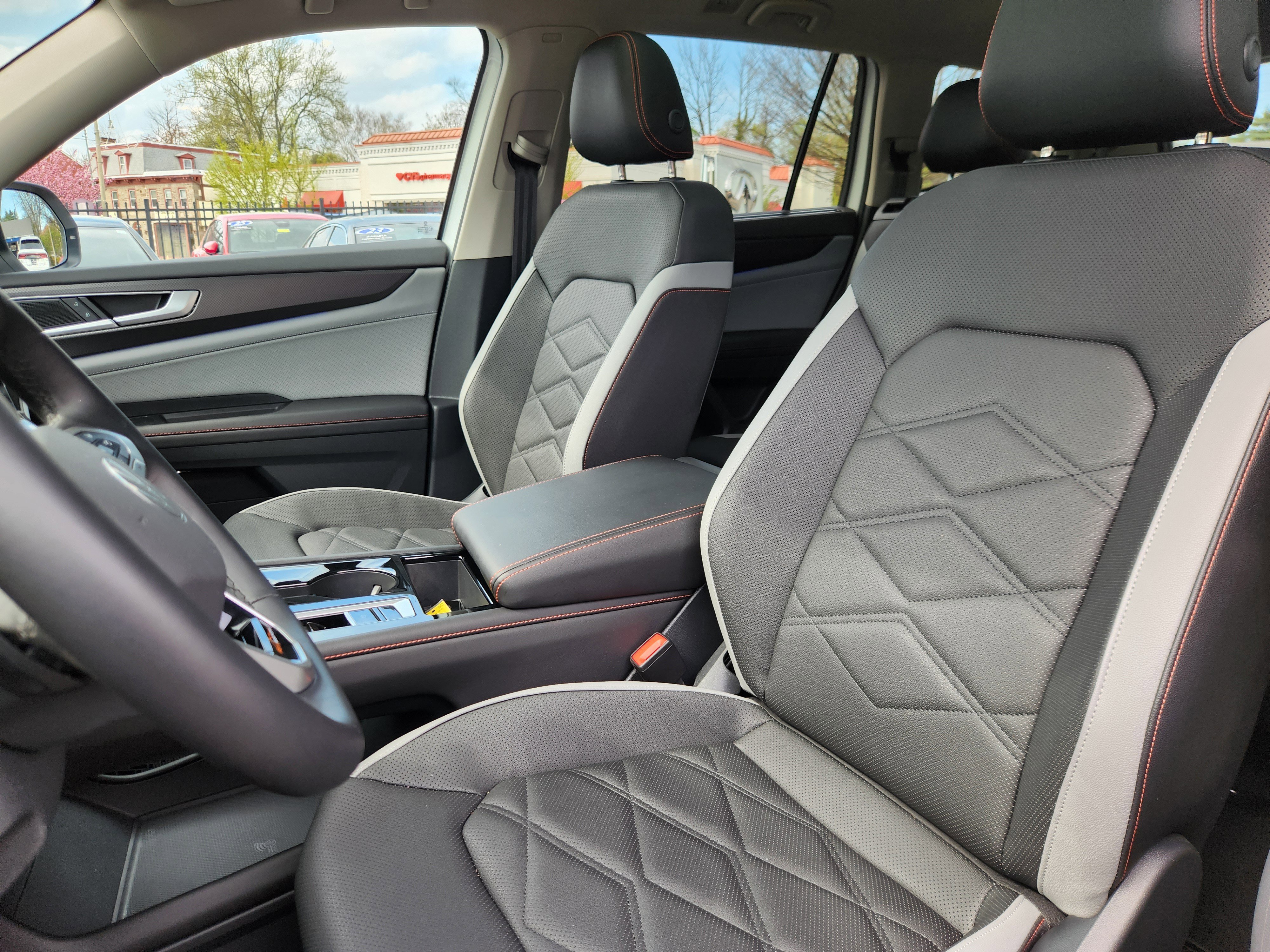 Certified 2025 Volkswagen Atlas Peak Edition SE AWD/4WD image 7