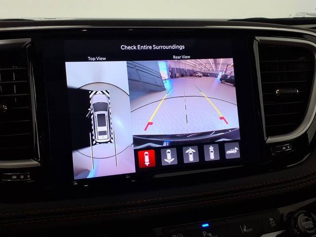 Used 2024 Chrysler Pacifica Pinnacle FWD image 29