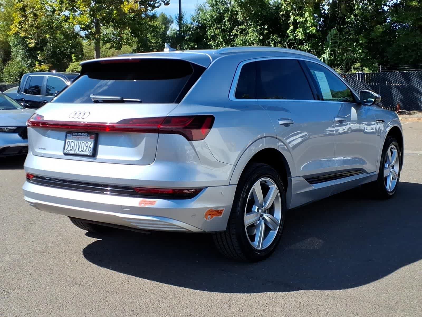 Used 2019 Audi e-tron Prestige w/ Prestige Package AWD/4WD image 4