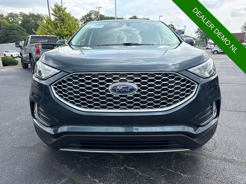 Used 2024 Ford Edge SEL w/ Convenience Package AWD/4WD image 3