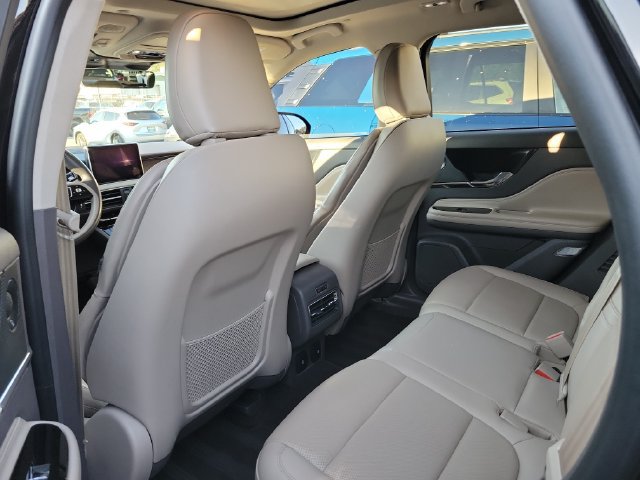Used 2021 Lincoln Corsair Reserve w/ Equipment Group 201A FWD image 9
