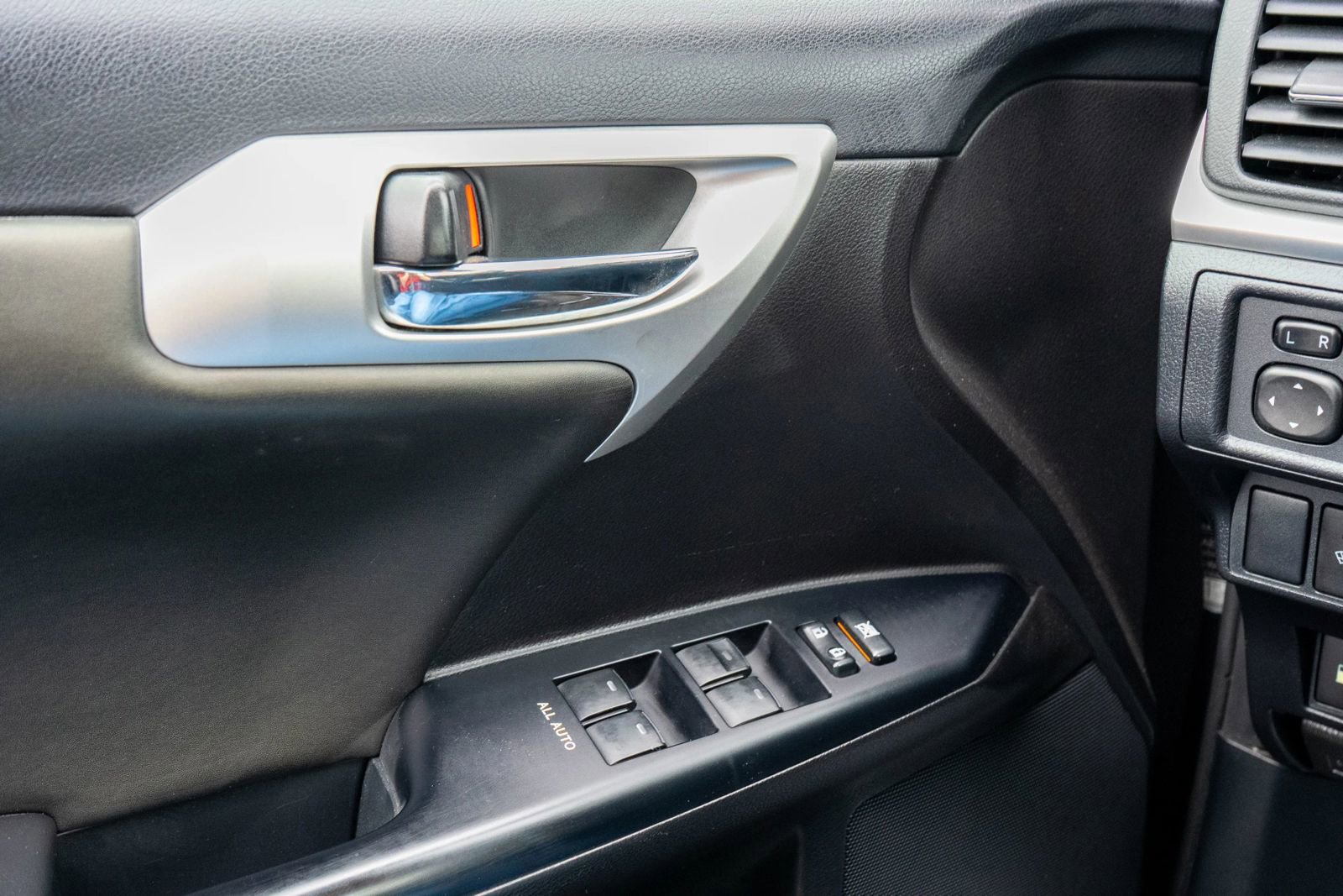 Used 2012 Lexus CT 200h Premium FWD image 23