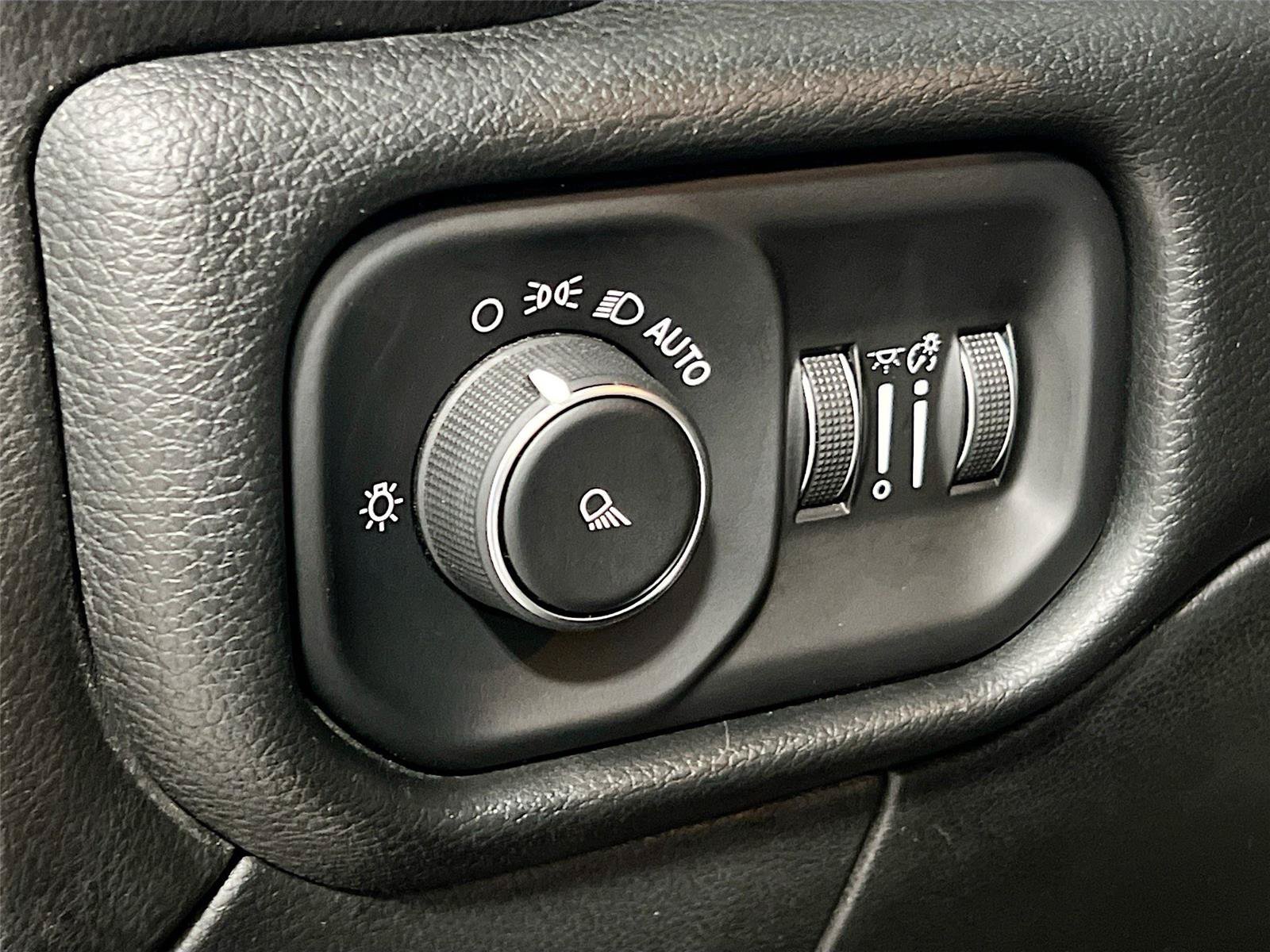 Used 2019 RAM 2500 Big Horn w/ Protection Group AWD/4WD image 13