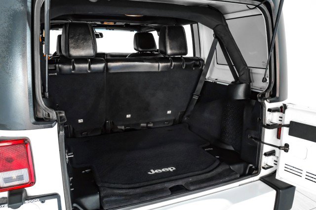 Used 2016 Jeep Wrangler Unlimited Sahara w/ Connectivity Group image 47