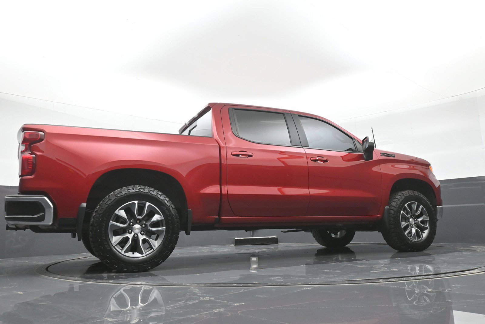 Used 2023 Chevrolet Silverado 1500 LT AWD/4WD image 39