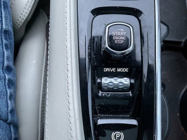 Used 2018 Volvo XC90 T6 Momentum w/ Convenience Package image 23