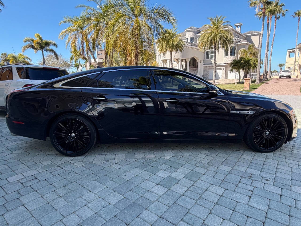Used 2013 Jaguar XJ L Ultimate RWD image 40