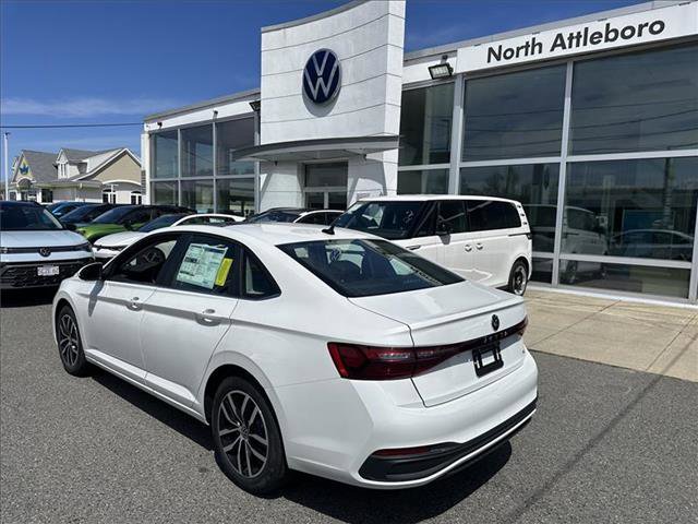 New 2025 Volkswagen Jetta SE FWD image 4