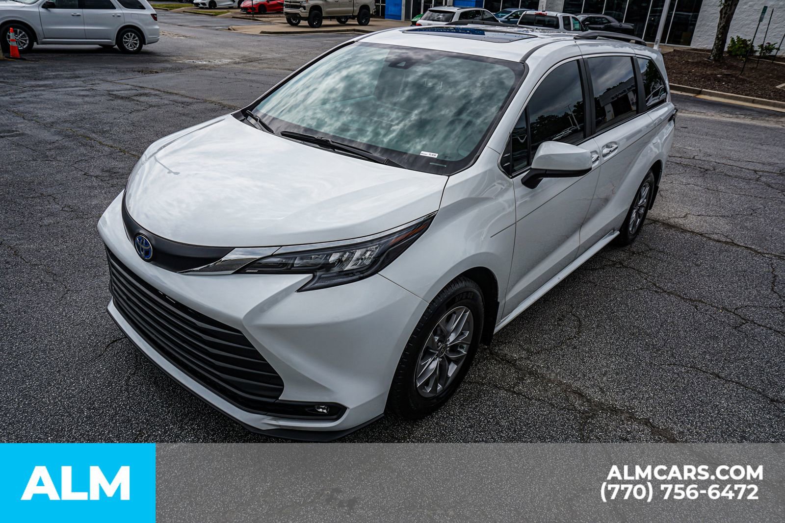 Used 2025 Toyota Sienna XLE FWD image 20