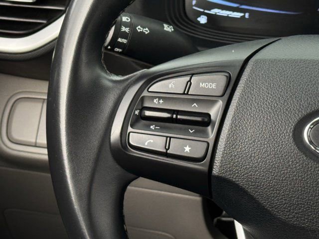 Used 2024 Hyundai Venue SEL image 16