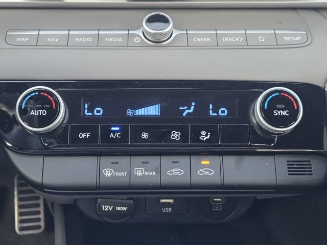 Certified 2025 Hyundai Elantra SEL FWD image 17