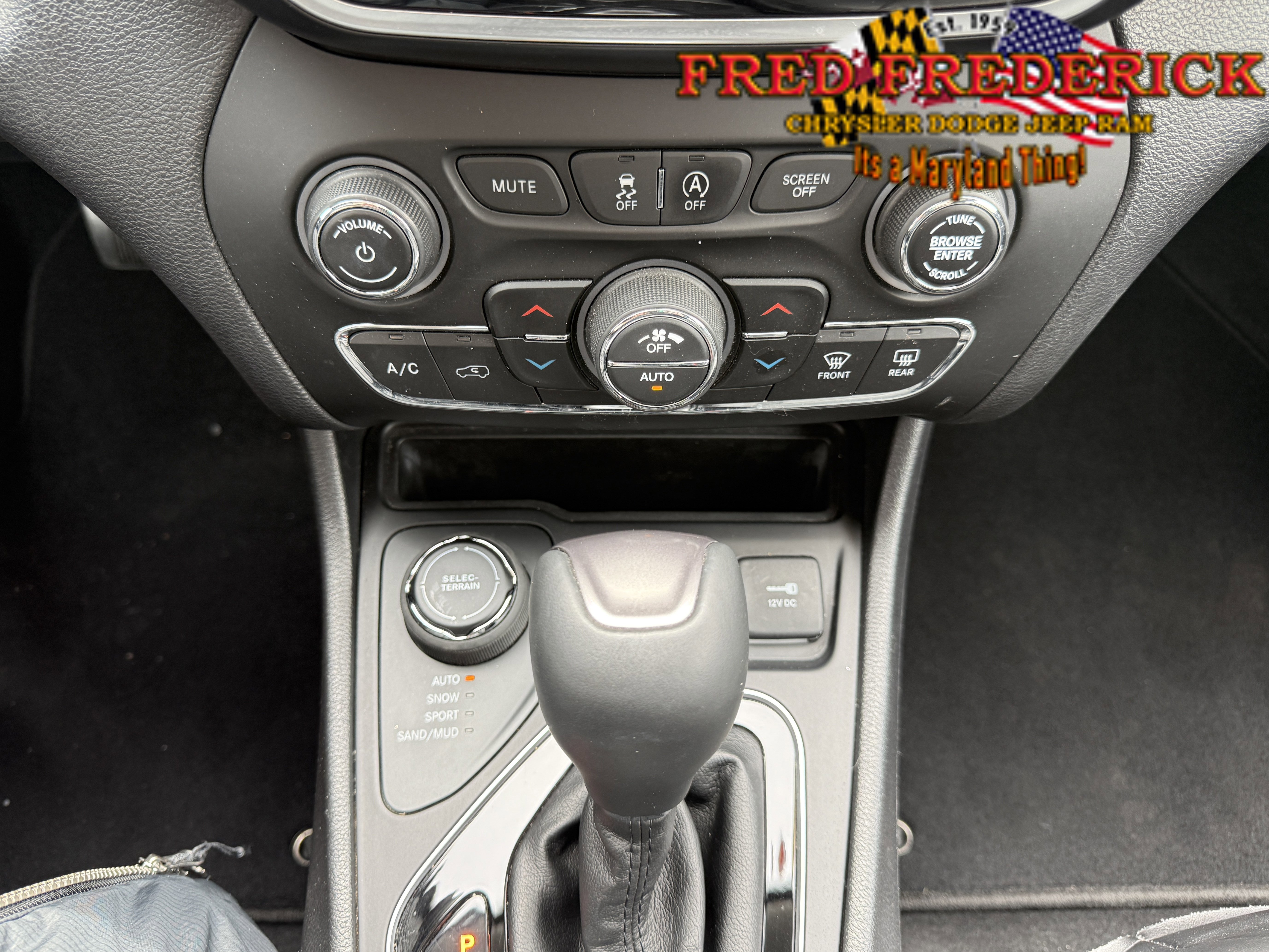 Used 2020 Jeep Cherokee Limited w/ Technology Group image 13