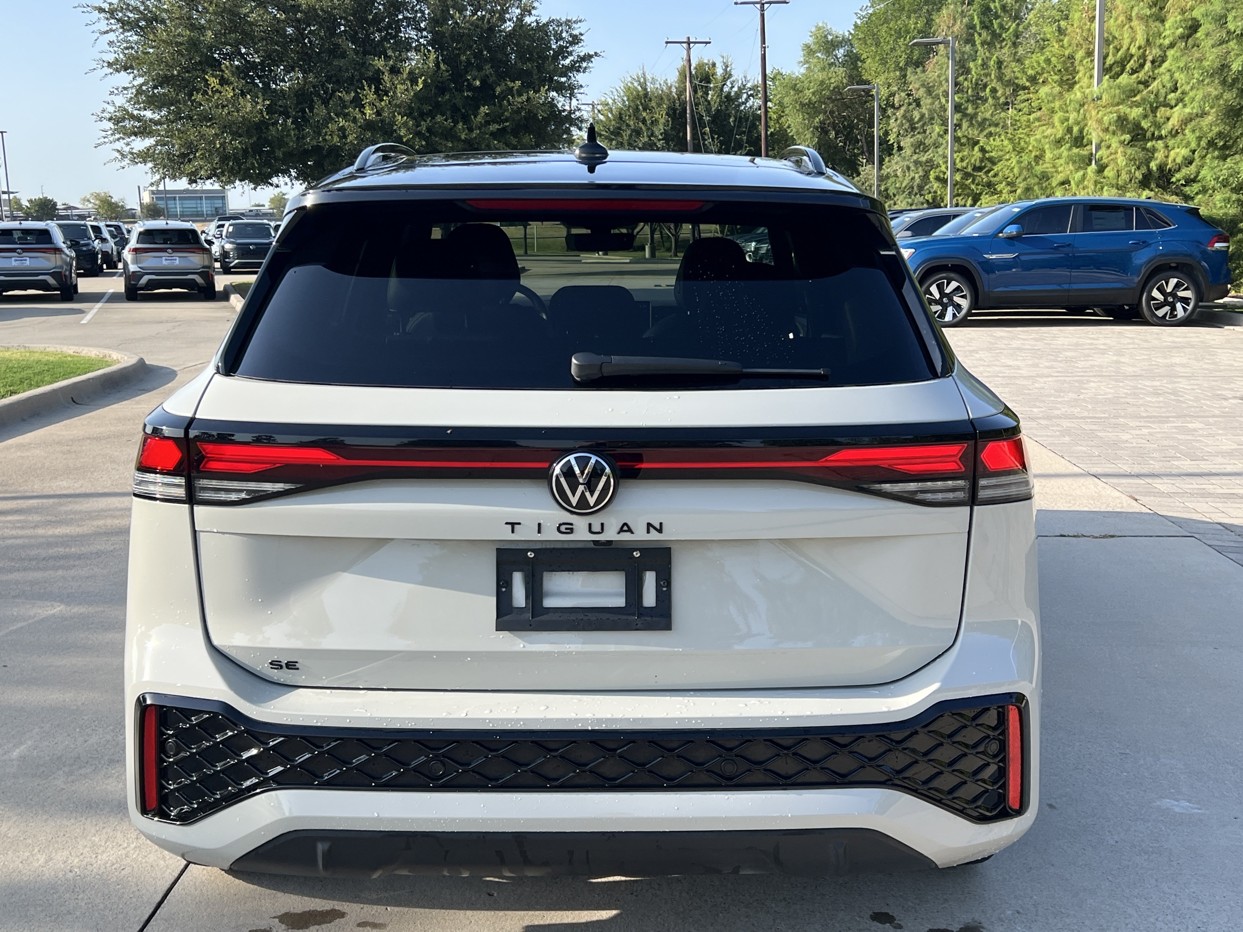 Certified 2026 Volkswagen Tiguan SE R-Line FWD image 8