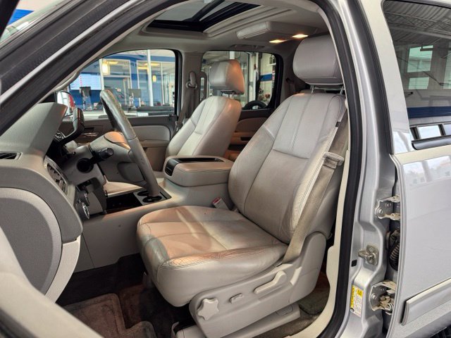 Used 2013 Chevrolet Avalanche LT w/ Suspension Package, Off-Road AWD/4WD image 25