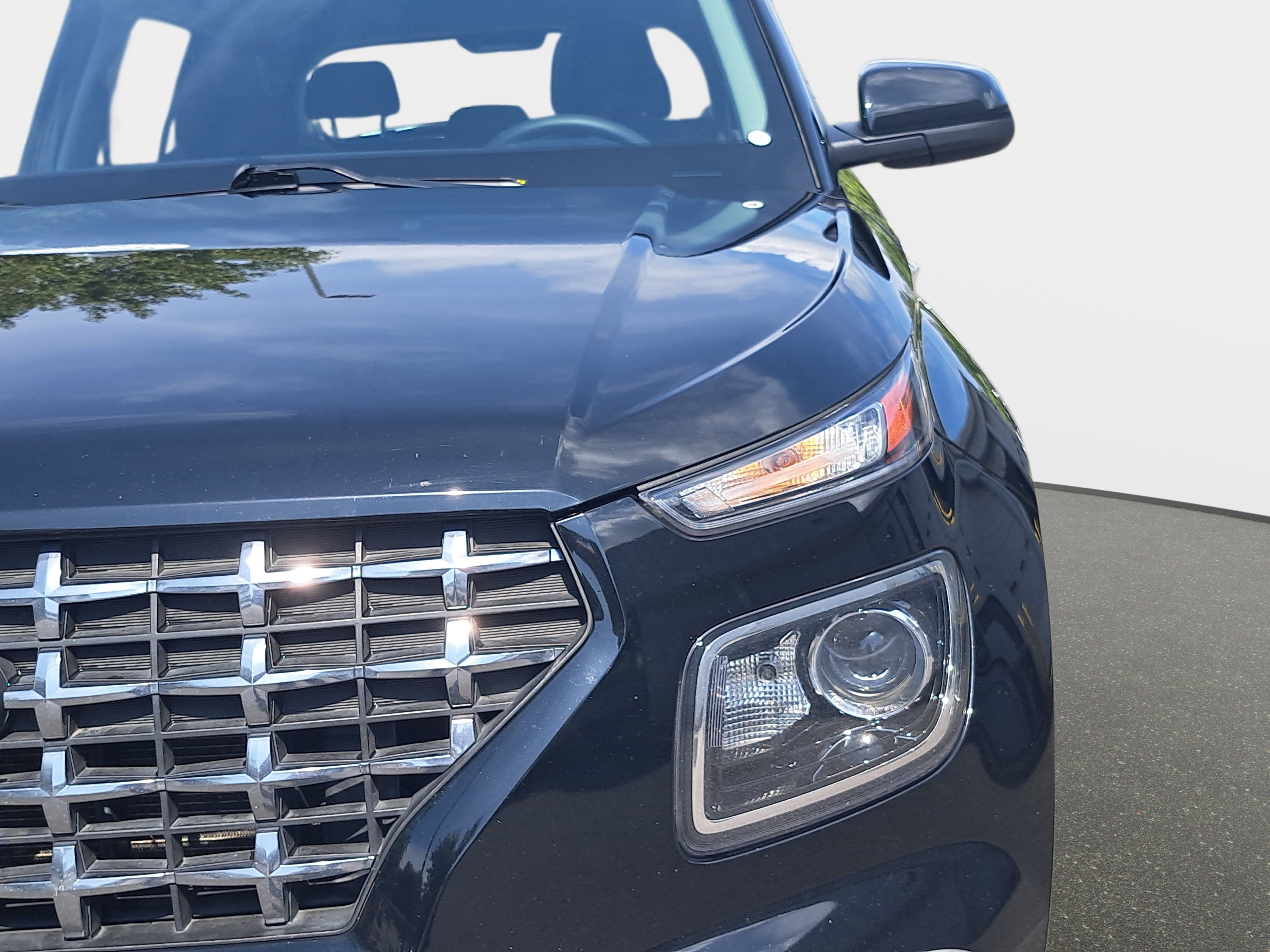 Used 2023 Hyundai Venue SEL FWD image 29