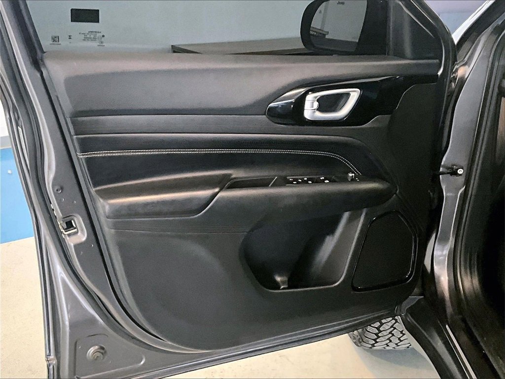 Used 2023 Jeep Compass Altitude image 9