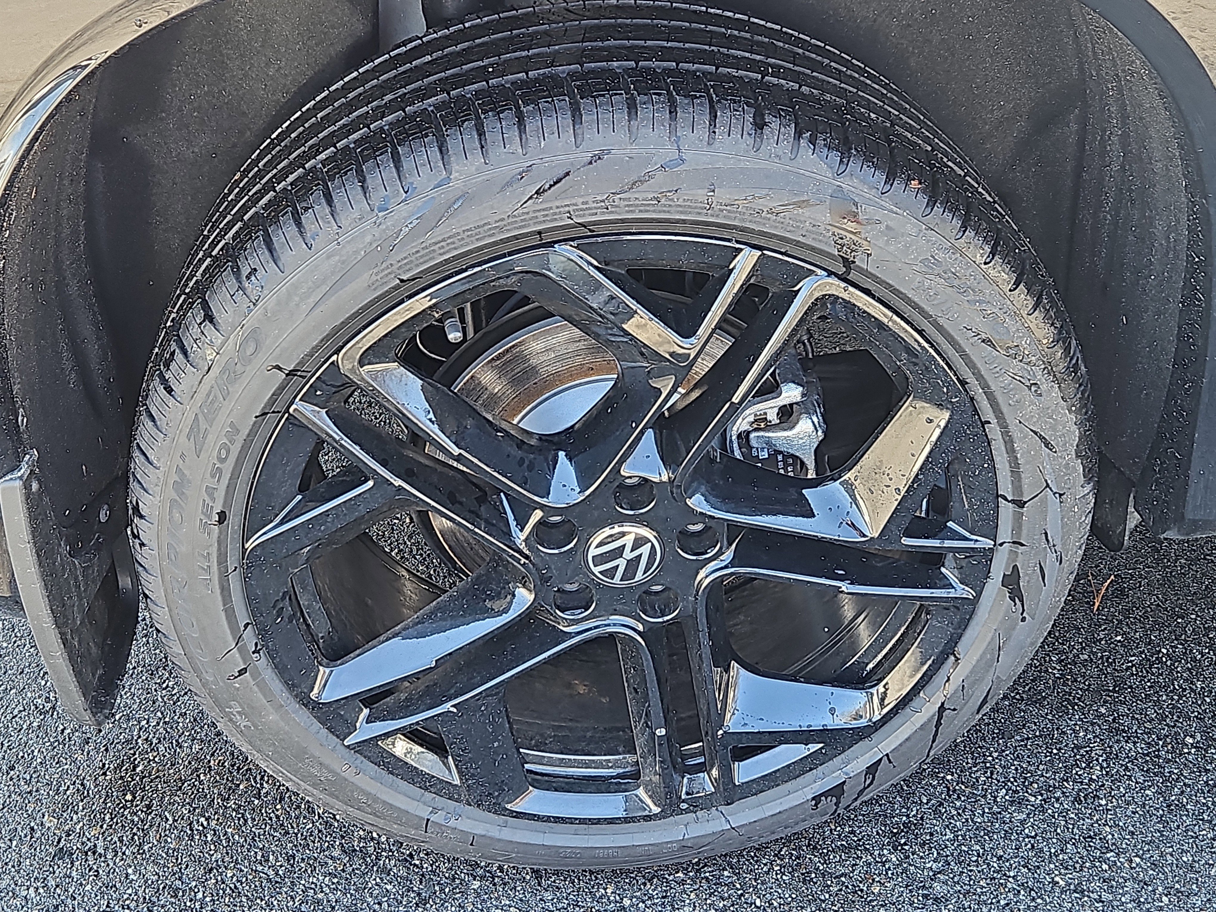 New 2026 Volkswagen Tiguan SE R-Line image 3