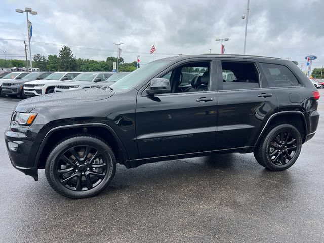 Certified 2022 Jeep Grand Cherokee Laredo X AWD/4WD image 3