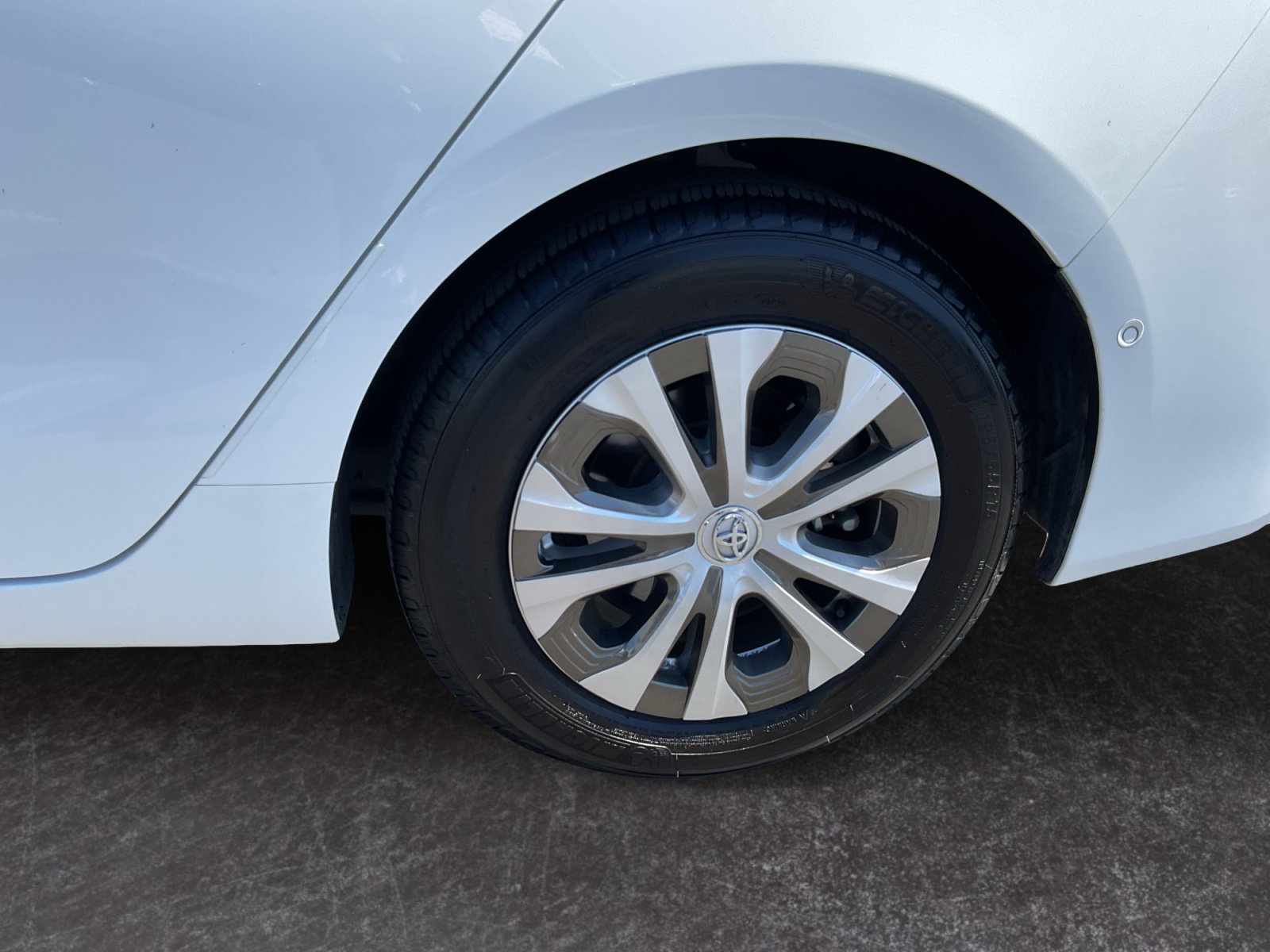 Used 2022 Toyota Prius LE FWD image 9