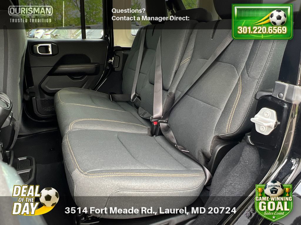 Used 2024 Jeep Wrangler Unlimited Sahara AWD/4WD image 19