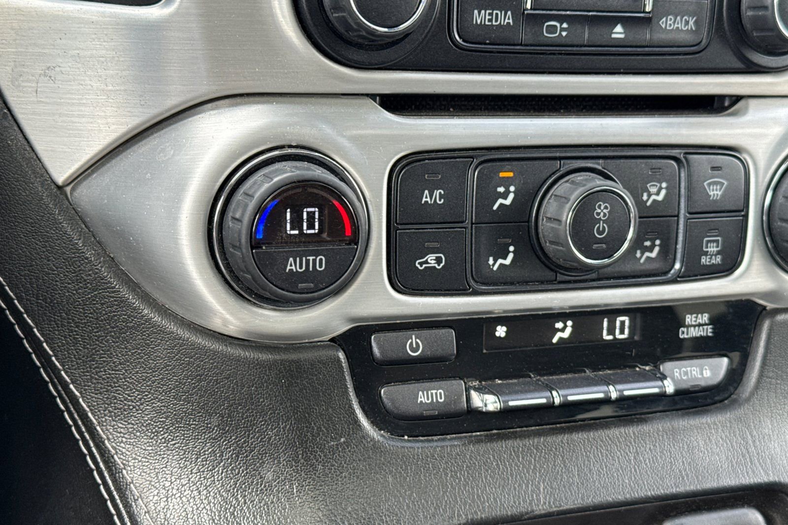 Used 2015 GMC Yukon SLE w/ Convenience Package AWD/4WD image 30