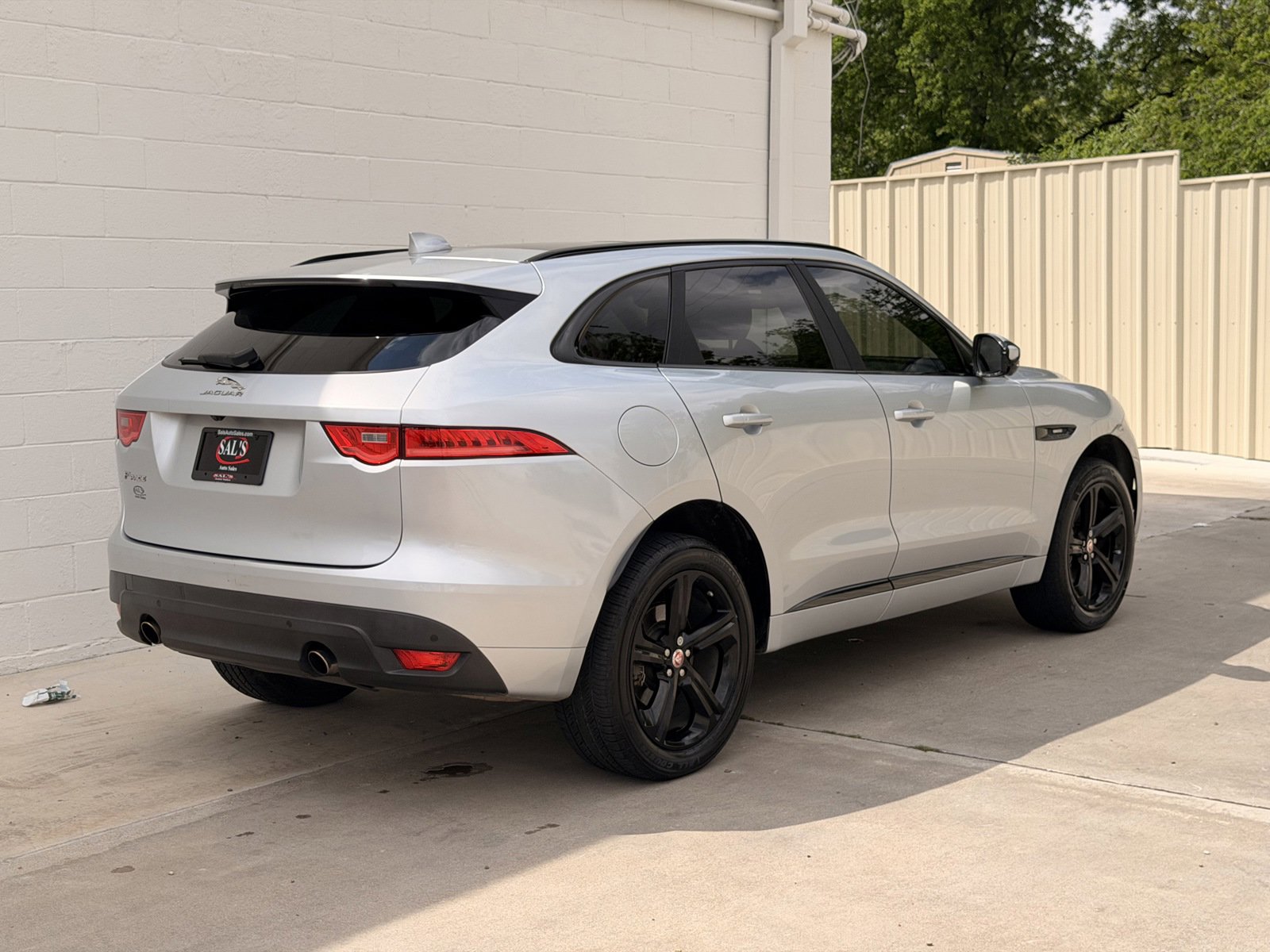 Used 2019 Jaguar F-PACE R-Sport image 4