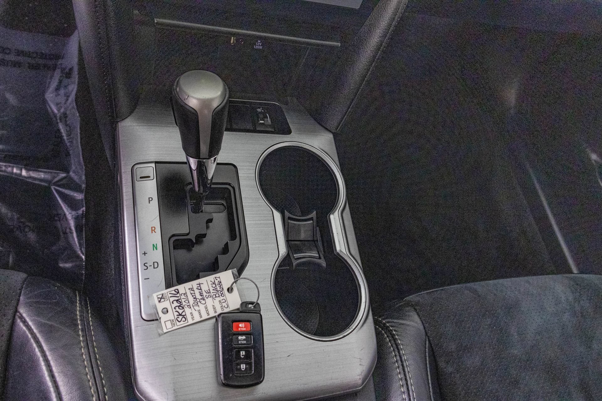 Used 2012 Toyota Camry SE w/ Leather Pkg FWD image 30