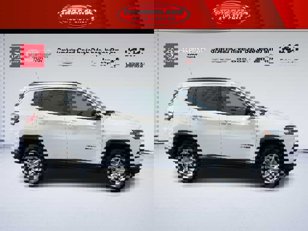 Used 2023 Jeep Compass Latitude image 9