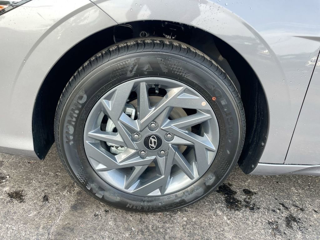 Used 2025 Hyundai Elantra Blue image 36