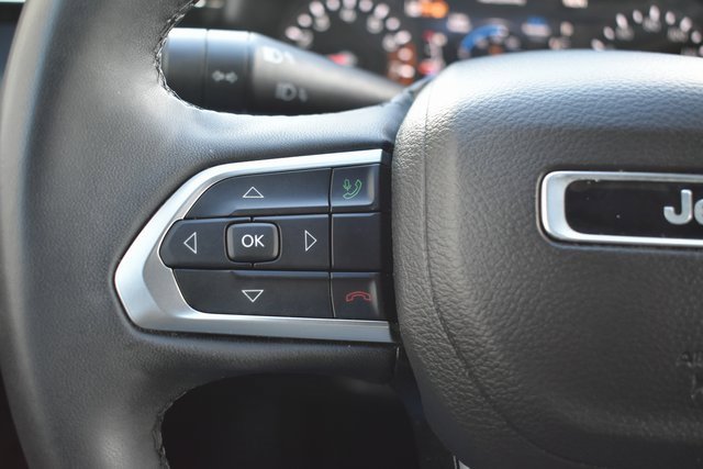 Used 2023 Jeep Compass Limited image 19