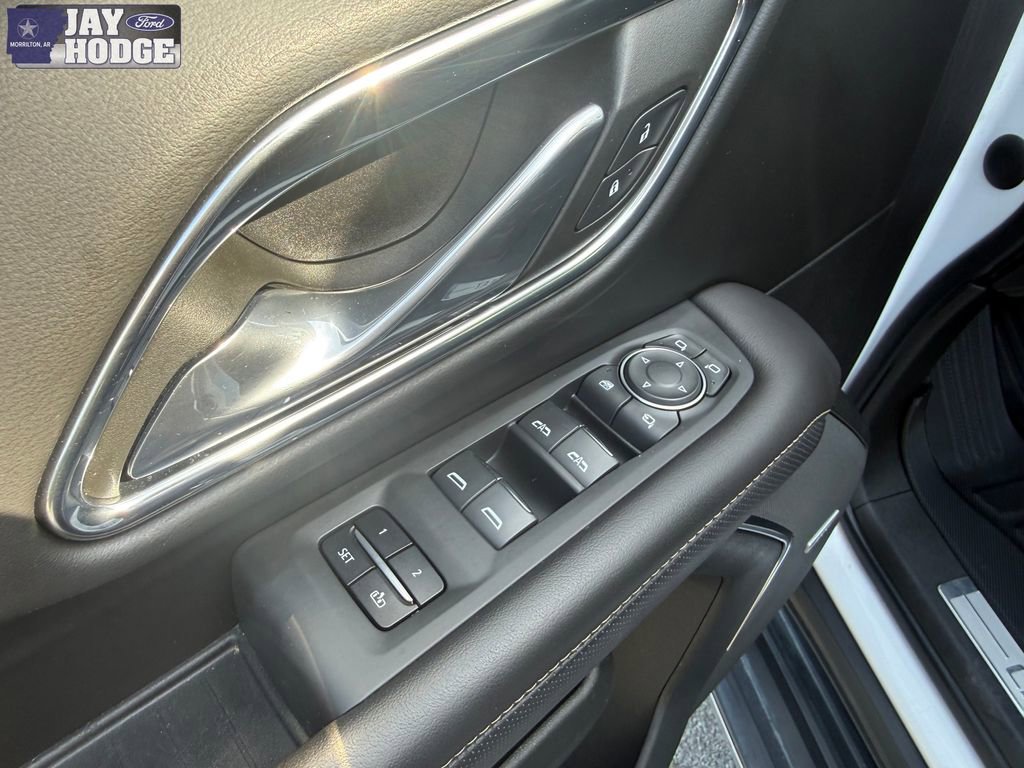 Used 2023 Chevrolet Tahoe Premier AWD/4WD image 12