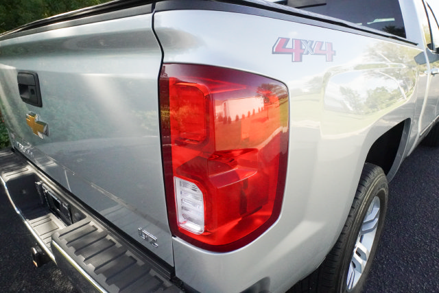 Used 2018 Chevrolet Silverado 1500 LTZ AWD/4WD image 36