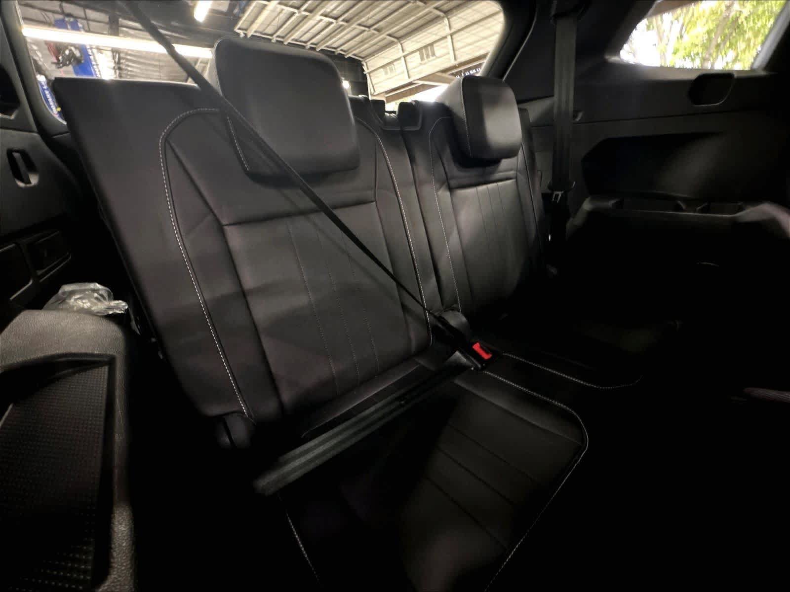 Used 2023 Volkswagen Tiguan SE R-Line FWD image 29