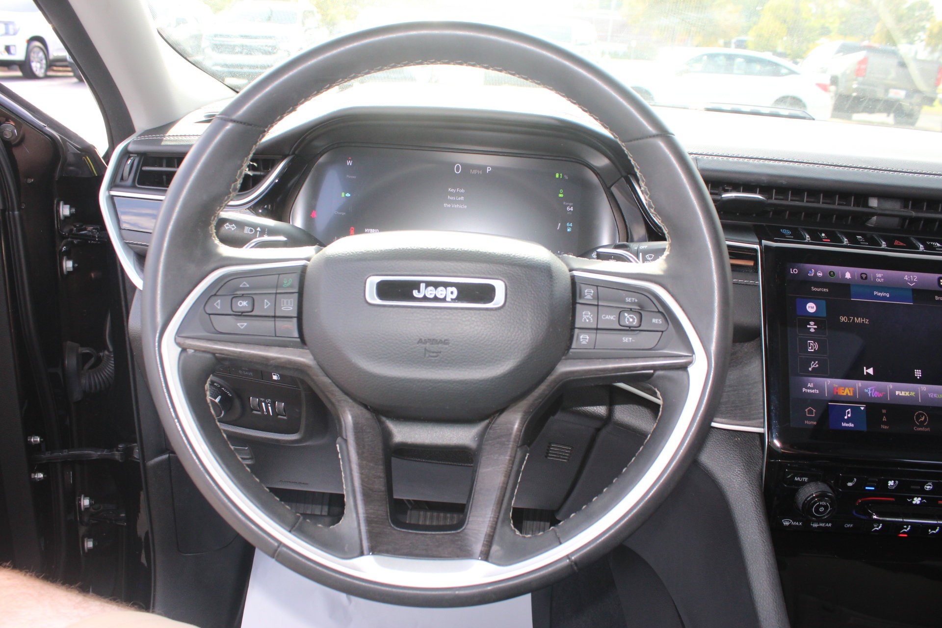 Used 2022 Jeep Grand Cherokee Limited 4xe w/ Luxury Tech Group II AWD/4WD image 15