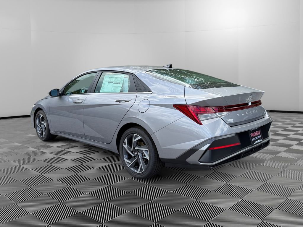 Used 2025 Hyundai Elantra Limited image 5