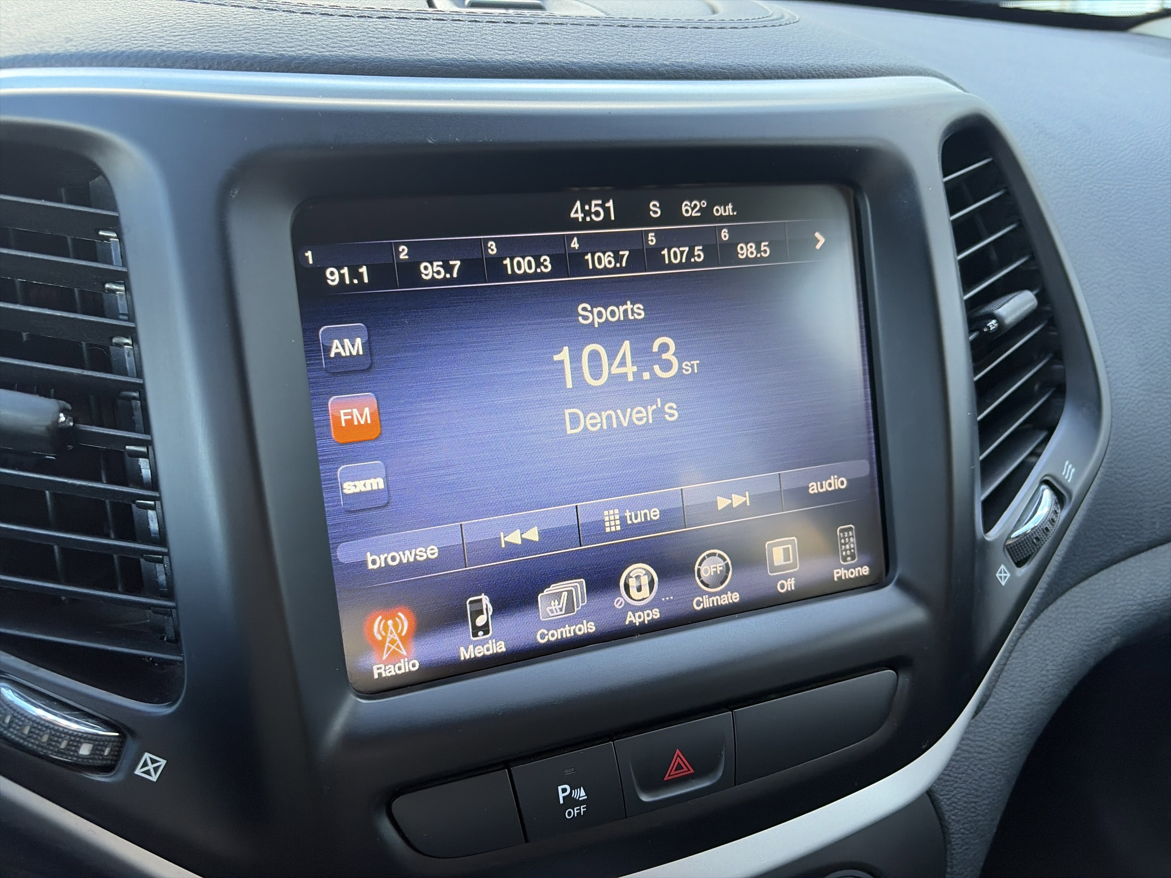 Used 2018 Jeep Cherokee Limited image 19