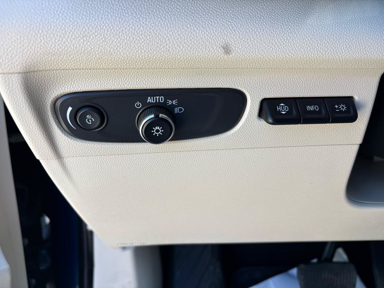 Used 2023 Buick Envision Avenir FWD image 15