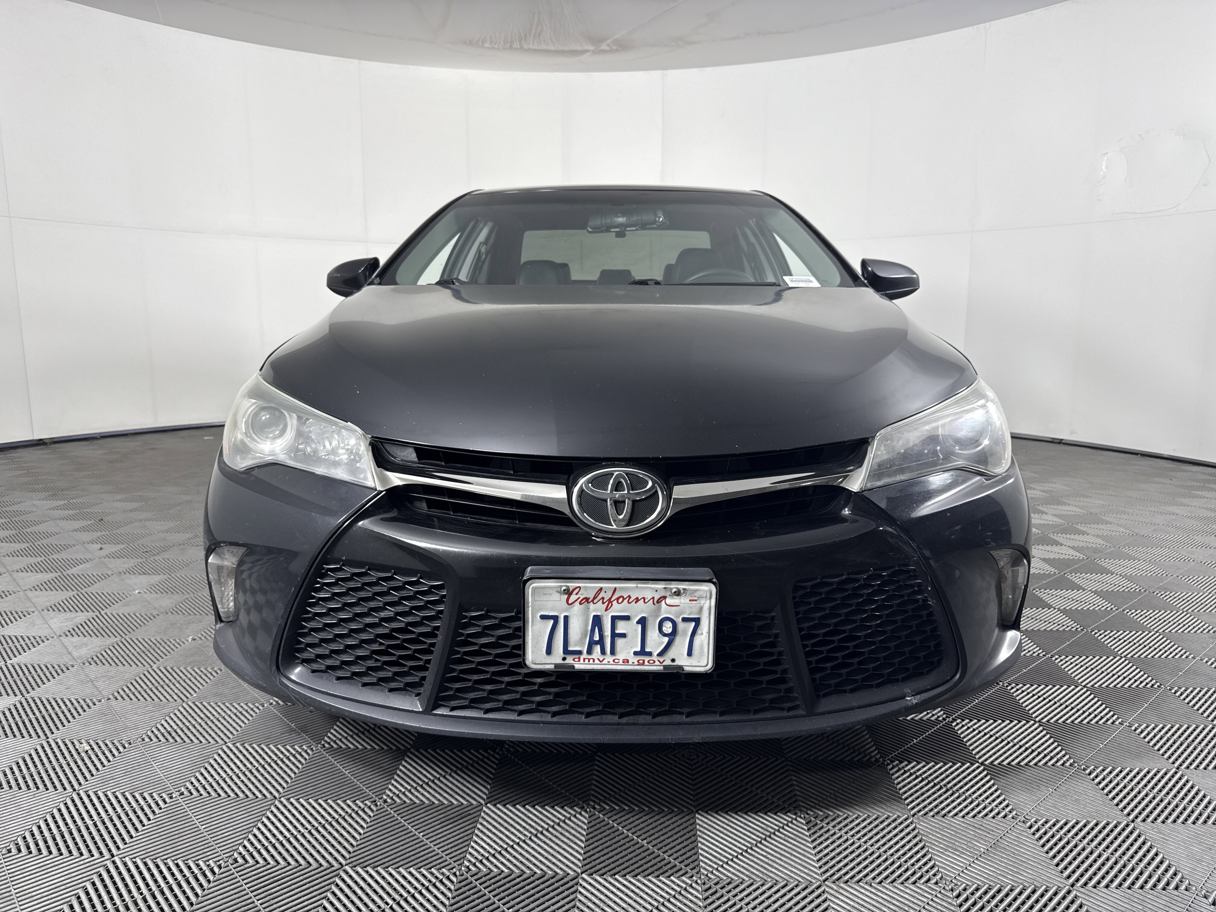 Used 2015 Toyota Camry SE image 9